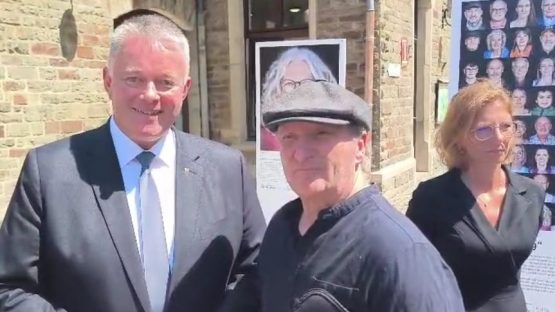 07_Ministerpr„sident Schnieder und ich am 14.7.26
